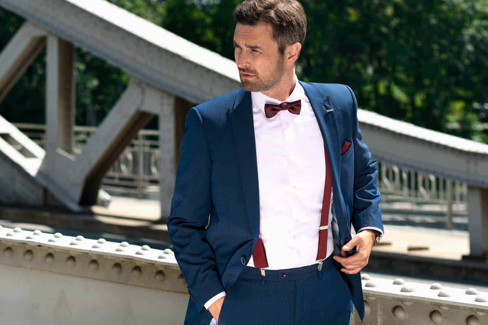 Šle perfektně zkombinujete s oblekem a vytvoříte tak elegantní a zároveň i osobitý vzhled