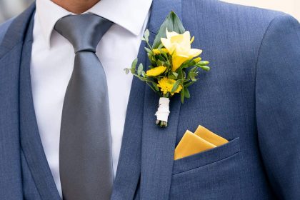 Barevnou kravatou zaujmete nejen jako svatební host