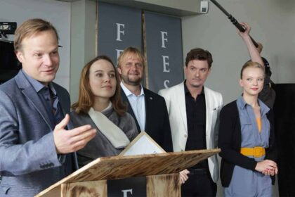 Partnerem filmu 3Bobule je módní značka Pánské obleky BANDI (foto: Tomáš Vican, Vinná galerie, Totalfilm Media, Bioscop © 2019)