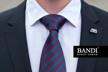 Jak vázat kravatu s uzlem Windsor Half – náhledová fotografie