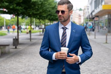 Modrý oblek Brisco je skvělou volbou do práce i na svatbu-náhled