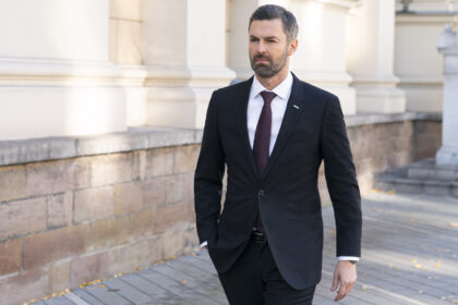 Elegantní oblek Herodio vynosíte do práce i společnosti-náhled