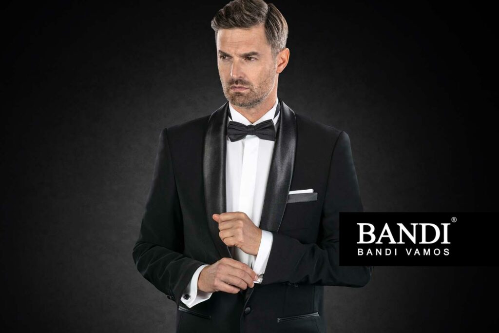 Dress code Black Tie vás upozorňuje, že si musíte obléct smoking, bílou košili a černý motýlek