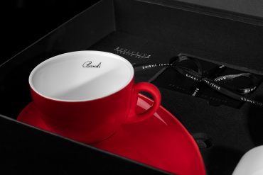 Červený šálek BANDI 280 ml z velké sady kávového porcelánu BANDI