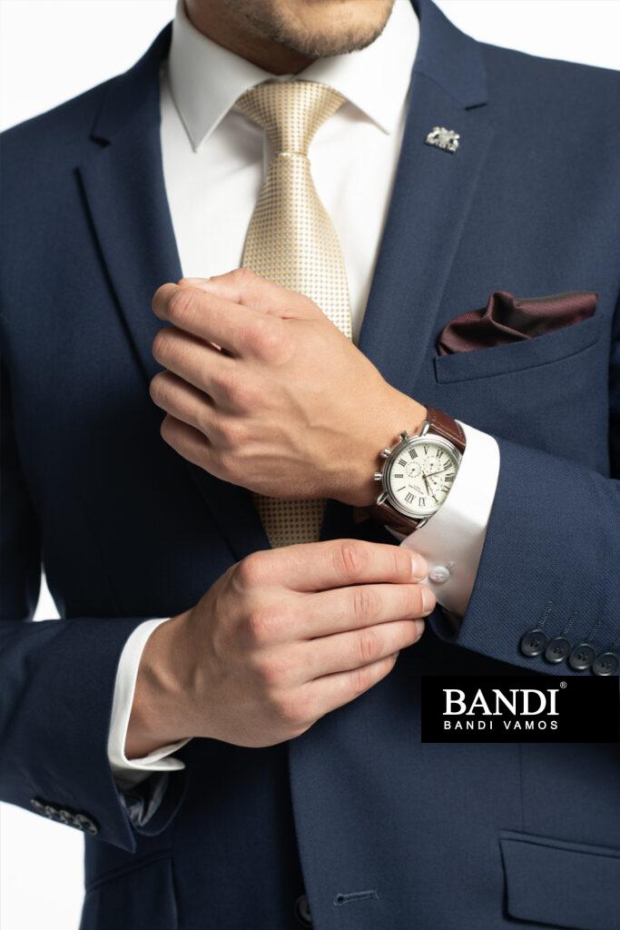 Univerzální manžeta rukávu značkové košile BANDI. Společenská verze s knoflíkem od košile v tradičním pojetí do tvaru kruhu. 