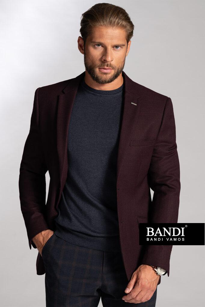Pánský svetr BANDI z jemného bavlněného úpletu s kulatým výstřihem. Kombinace s volnočasovým sakem a kalhoty od BANDI