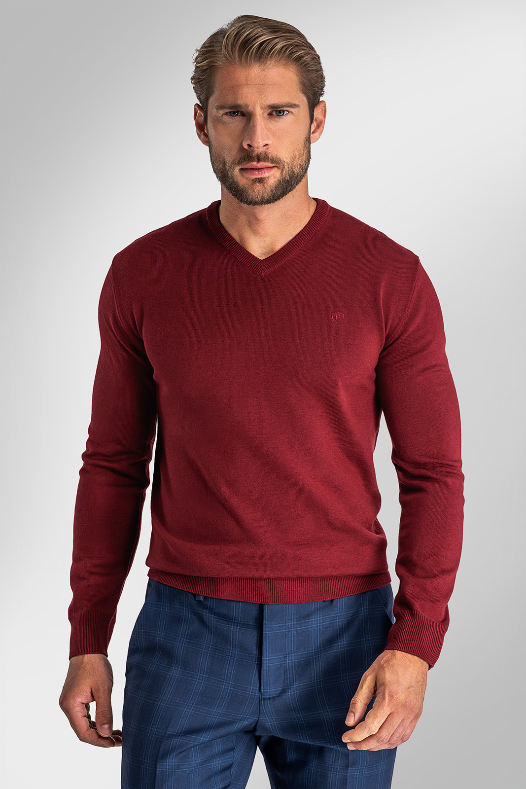 Pánský svetr s véčkovým výstřihem