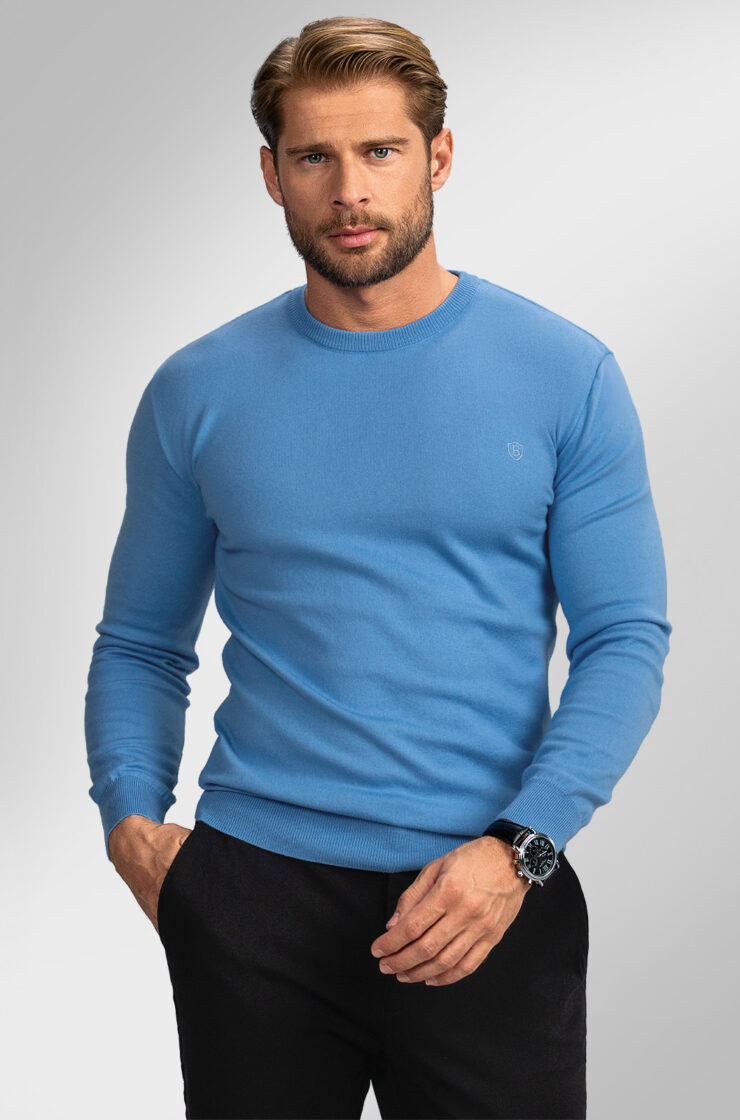 Tmavé chinos kalhoty v ležérním outfitu do zaměstnání