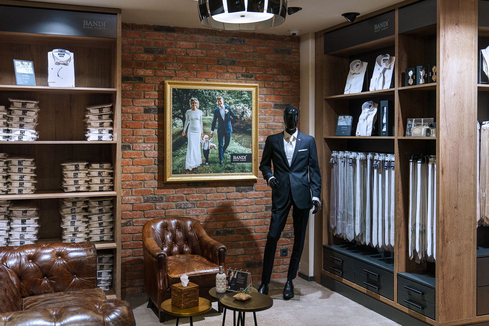 Česká módní značka Pánské obleky BANDI pomáhá mužům k úspěchu v práci, ve společnosti, při studiích i v osobním životě