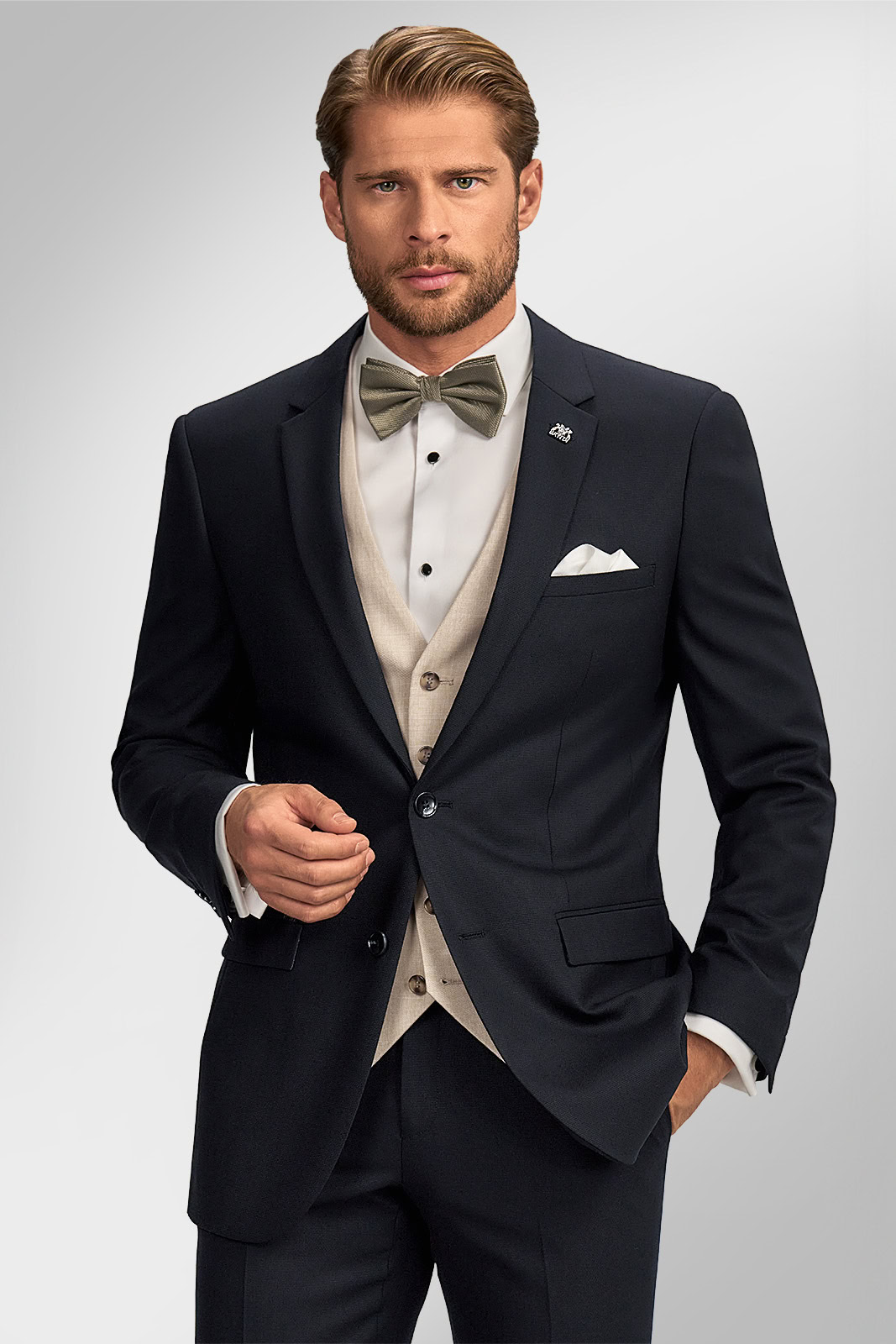 Jak nosit černý oblek